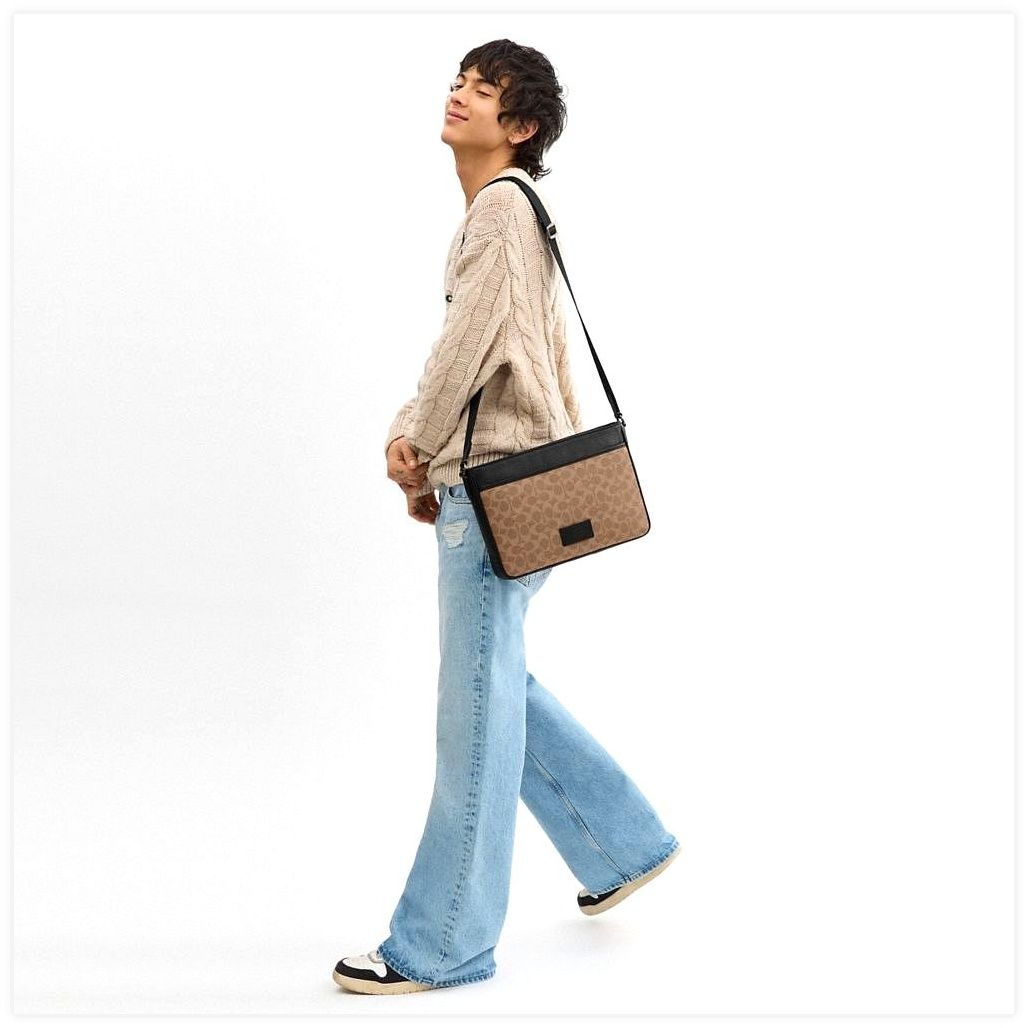 코치 District Crossbody Bag In Signature Canvas 이미지