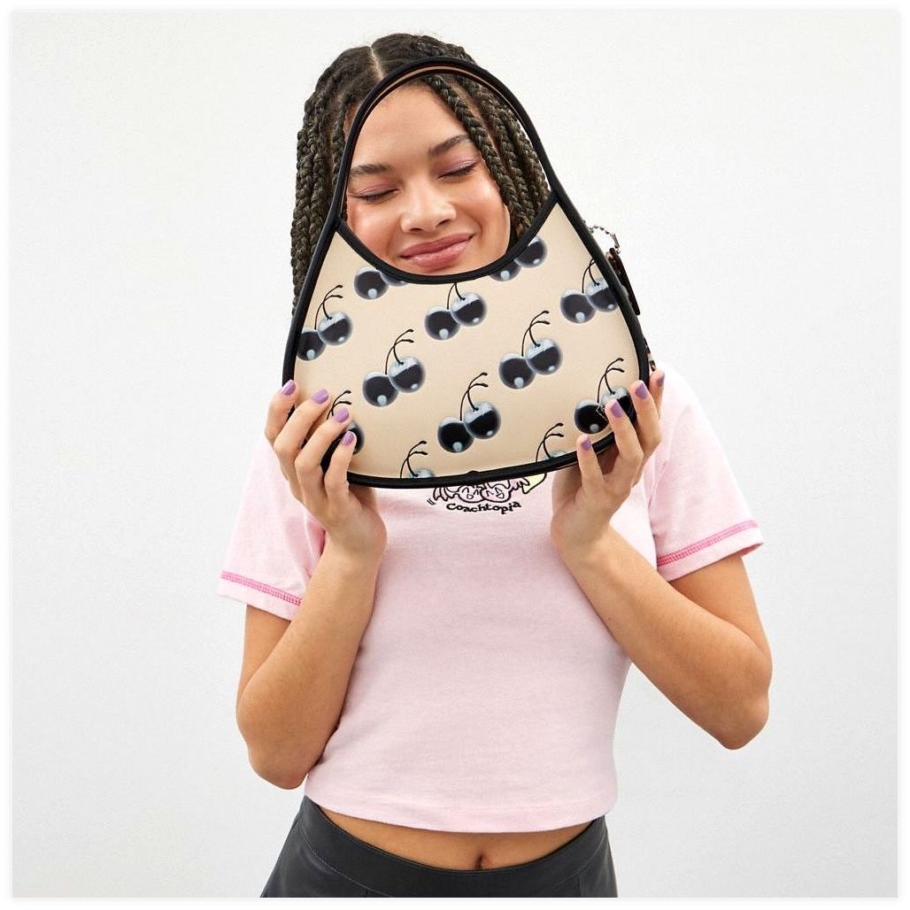 코치 Ergo Bag In Coachtopia Leather With Cherry Print 이미지