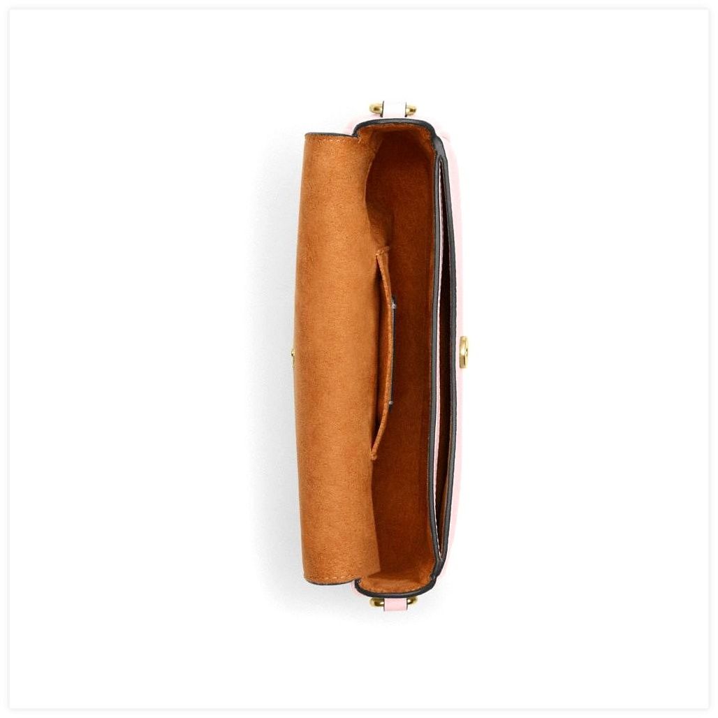 코치 Hailey Flap Bag In Signature Canvas 이미지