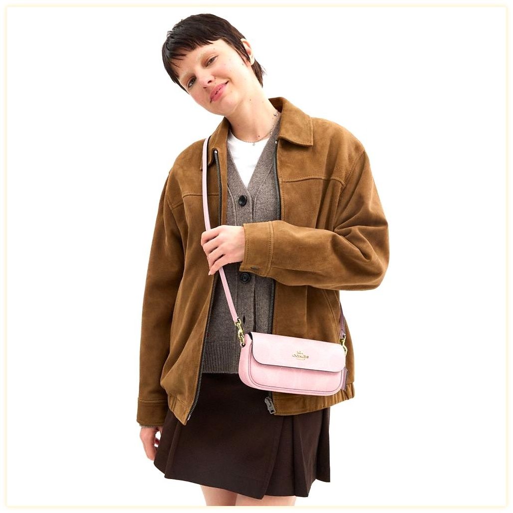코치 Hailey Flap Bag In Signature Canvas 이미지