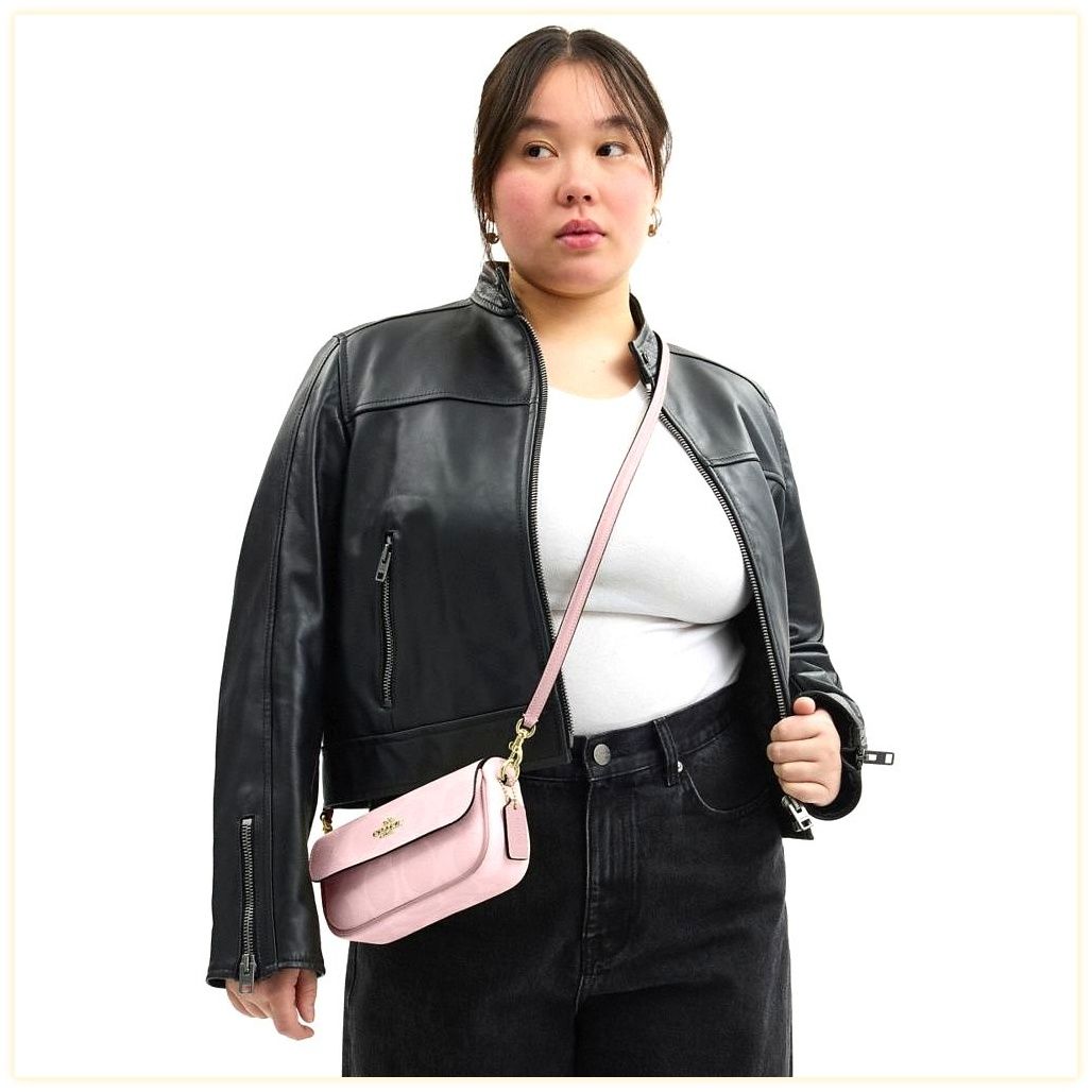 코치 Hailey Flap Bag In Signature Canvas 이미지