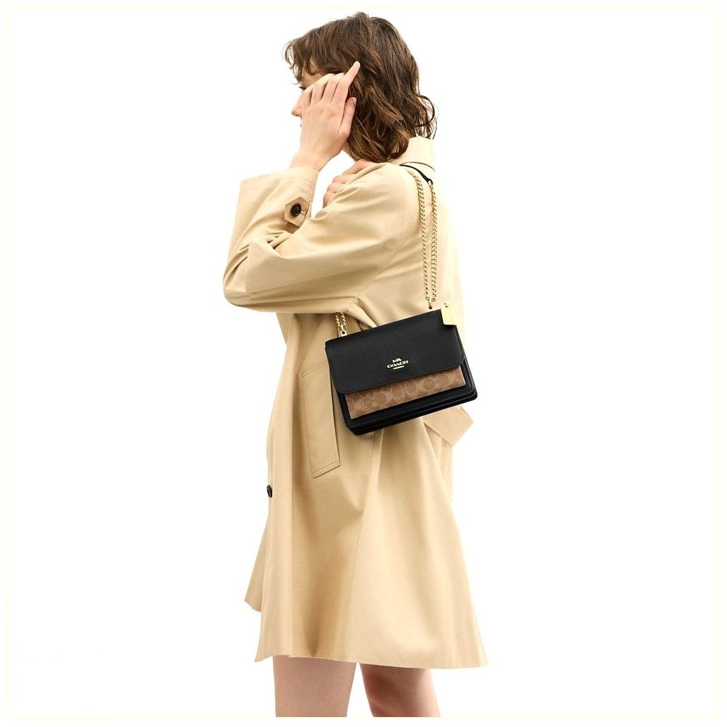 코치 Klare Crossbody Bag In Signature Canvas 이미지
