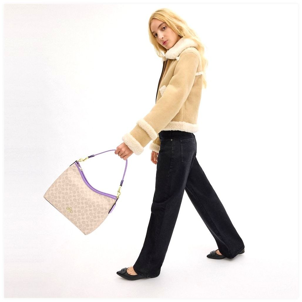 코치 Laurel Shoulder Bag In Signature Canvas 이미지