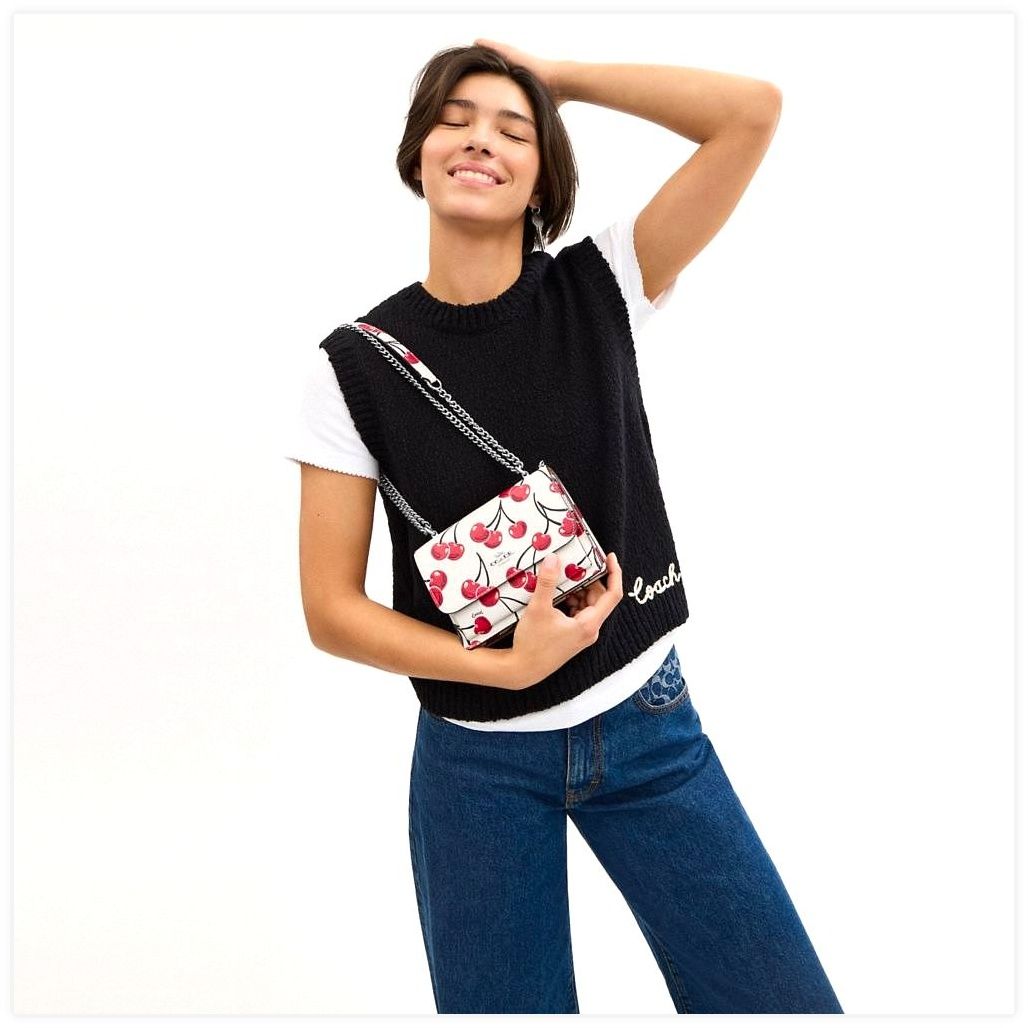 코치 Mini Klare Crossbody Bag With Cherry Print 이미지