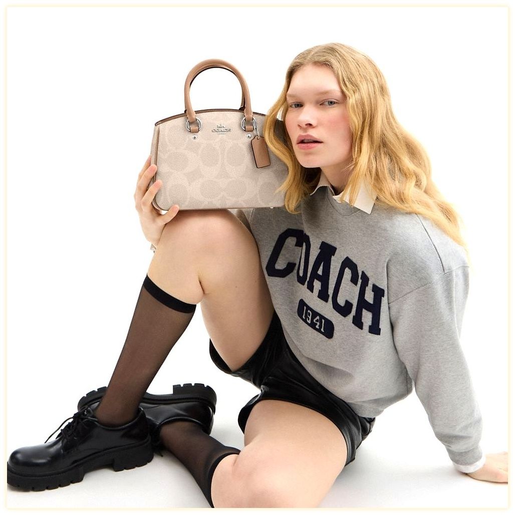 코치 Savannah Small Carryall Bag In Signature Canvas 이미지