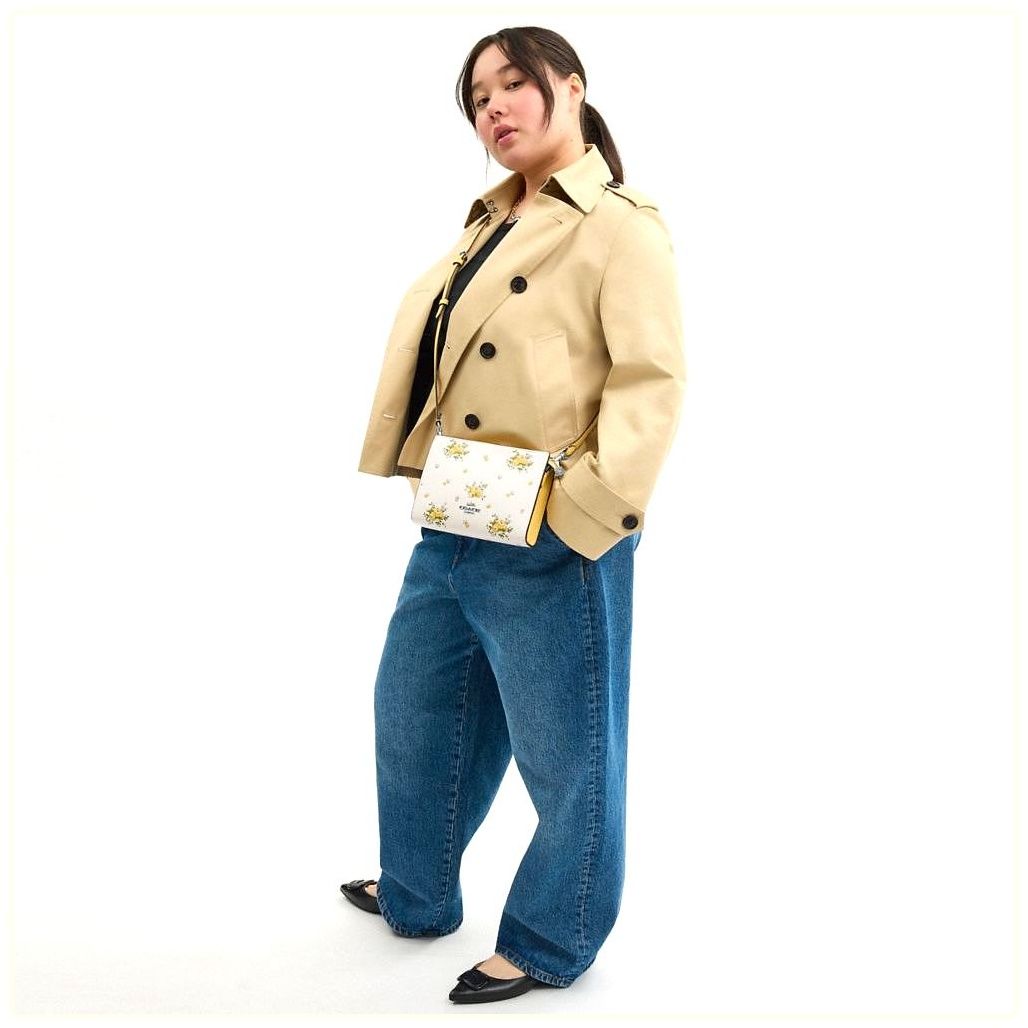코치 Slim Crossbody Bag With Floral Print 이미지