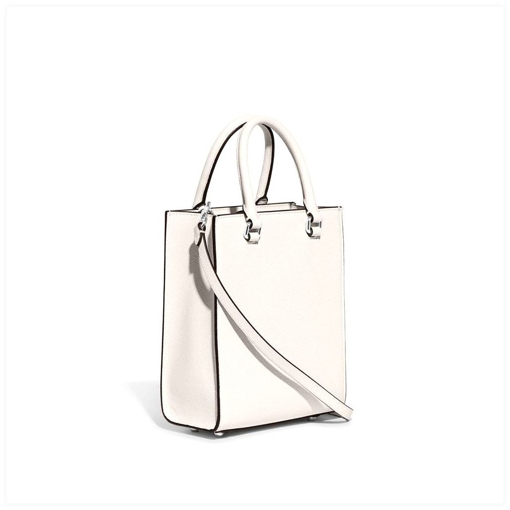 코치 Tote 16 With Signature Canvas 이미지