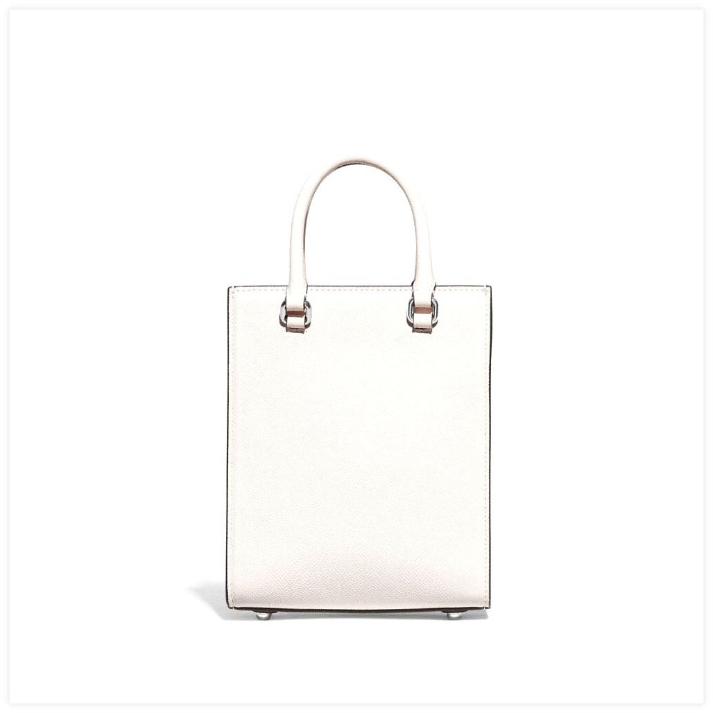 코치 Tote 16 With Signature Canvas 이미지