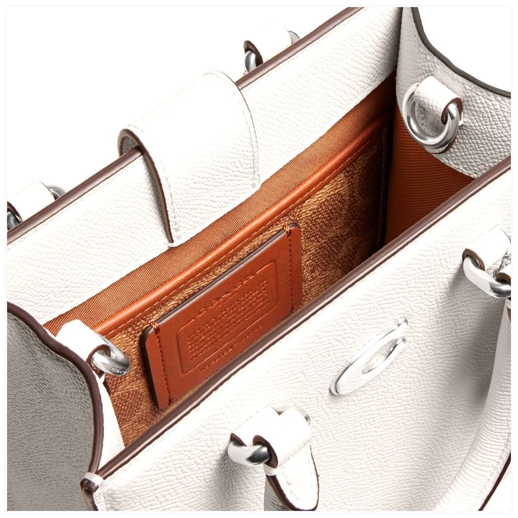 코치 Tote 16 With Signature Canvas 이미지