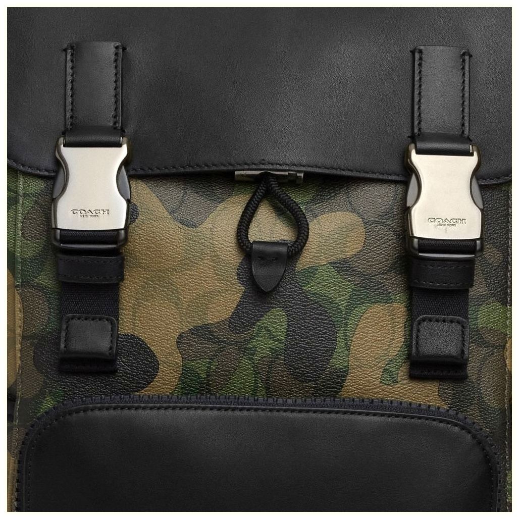 코치 Track Backpack In Signature Canvas With Camo Print 이미지