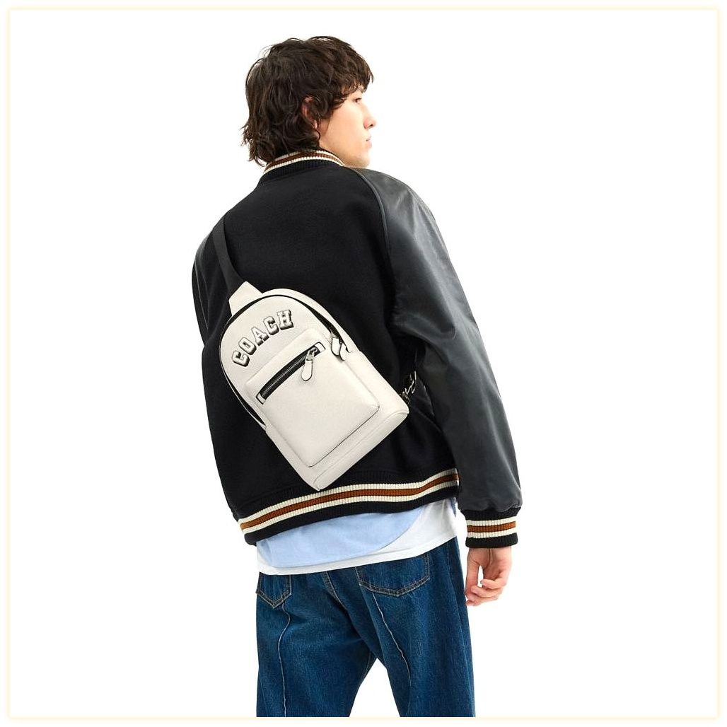 코치 West Pack With Varsity Motif 이미지