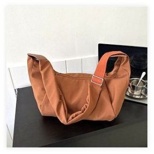 더모더니크 유니섹스 나일론 크로스 호보백 브라운 리뷰 파리스64가방 스타일 가성비 크로스백 추천 이미지