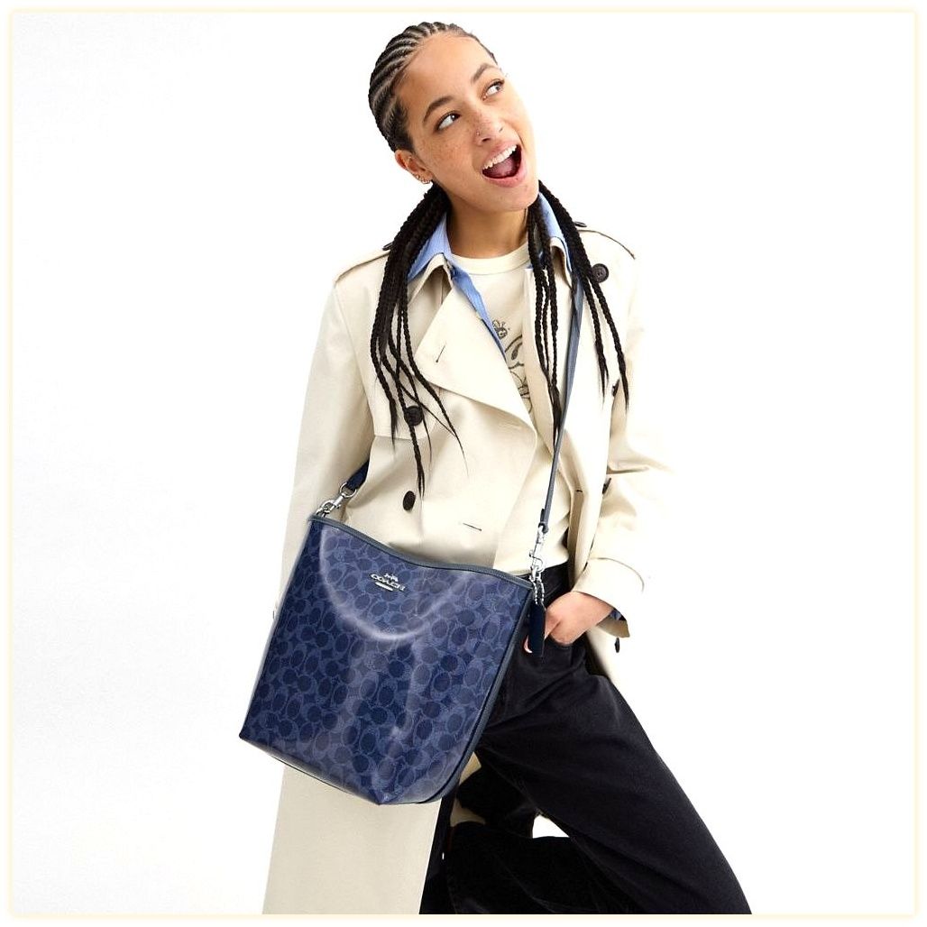코치 City Large Bucket Bag In Signature Canvas 이미지