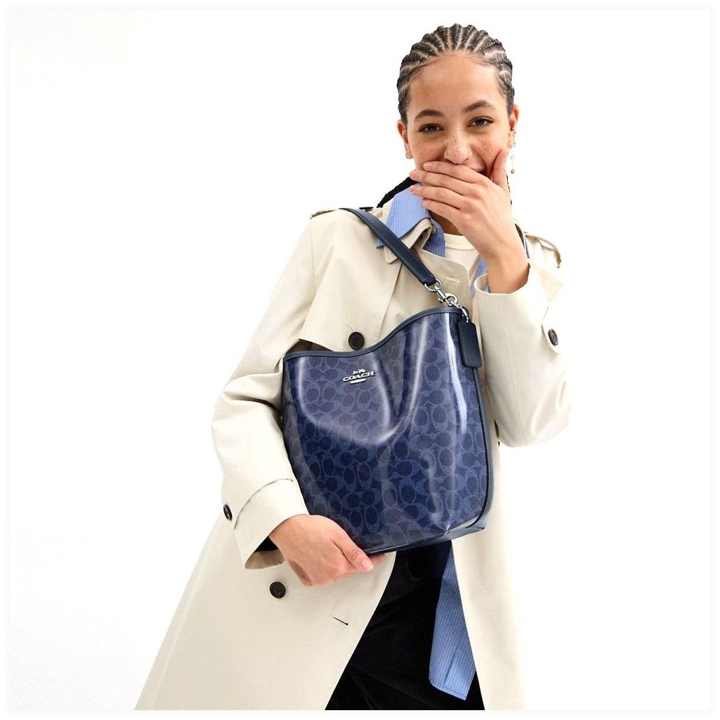코치 City Large Bucket Bag In Signature Canvas 이미지