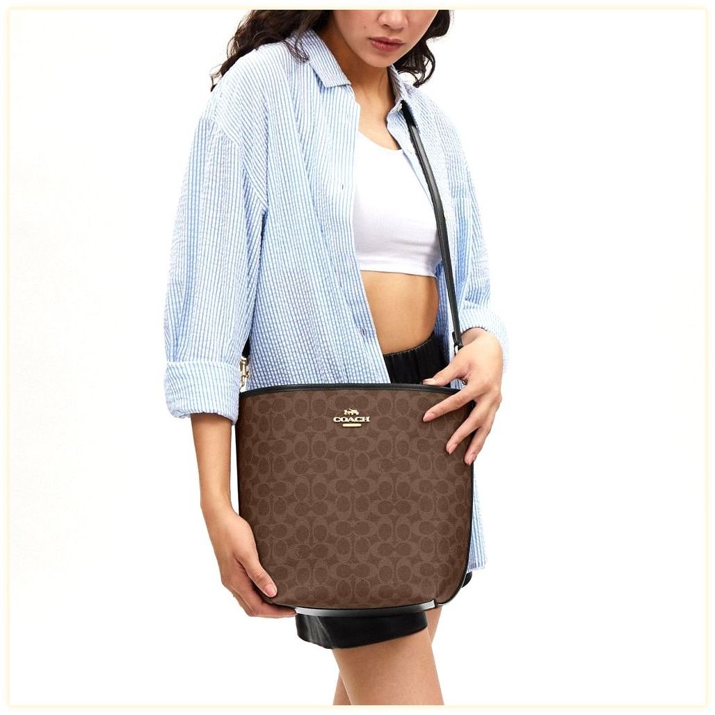 코치 City Large Bucket Bag In Signature Canvas 이미지