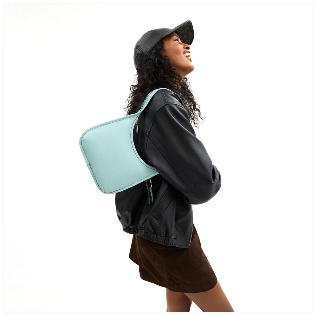 코치 Curve Zip Bag 이미지
