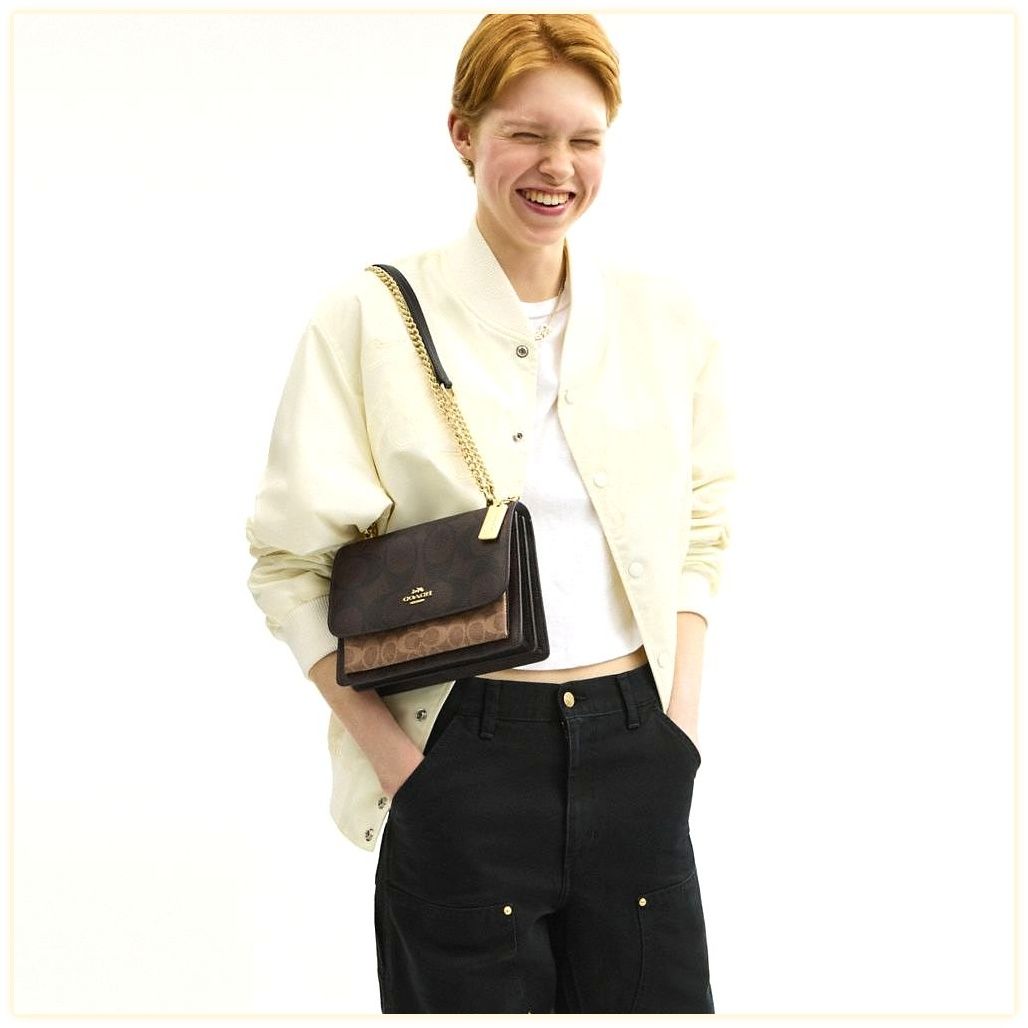 코치 Klare Crossbody Bag In Blocked Signature Canvas 이미지