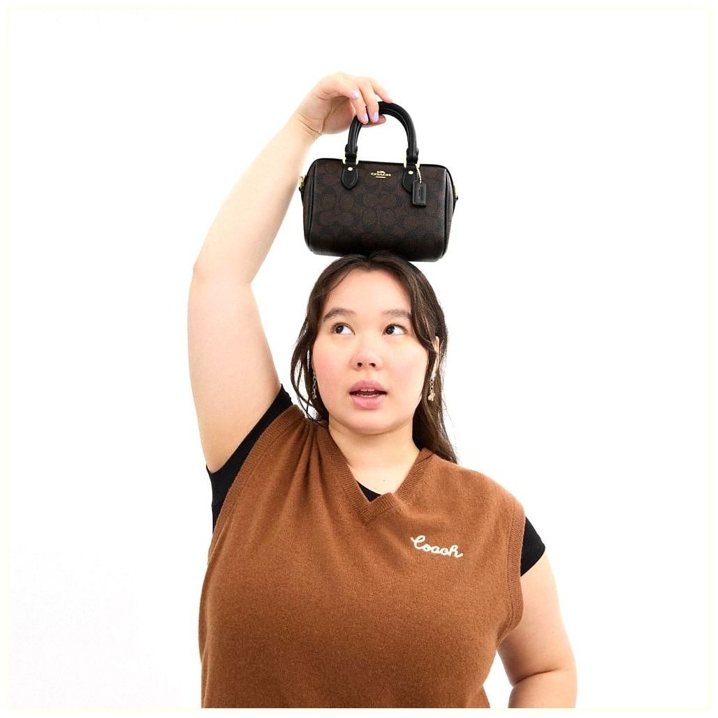코치 Mini Rowan Crossbody Bag In Signature Canvas 이미지