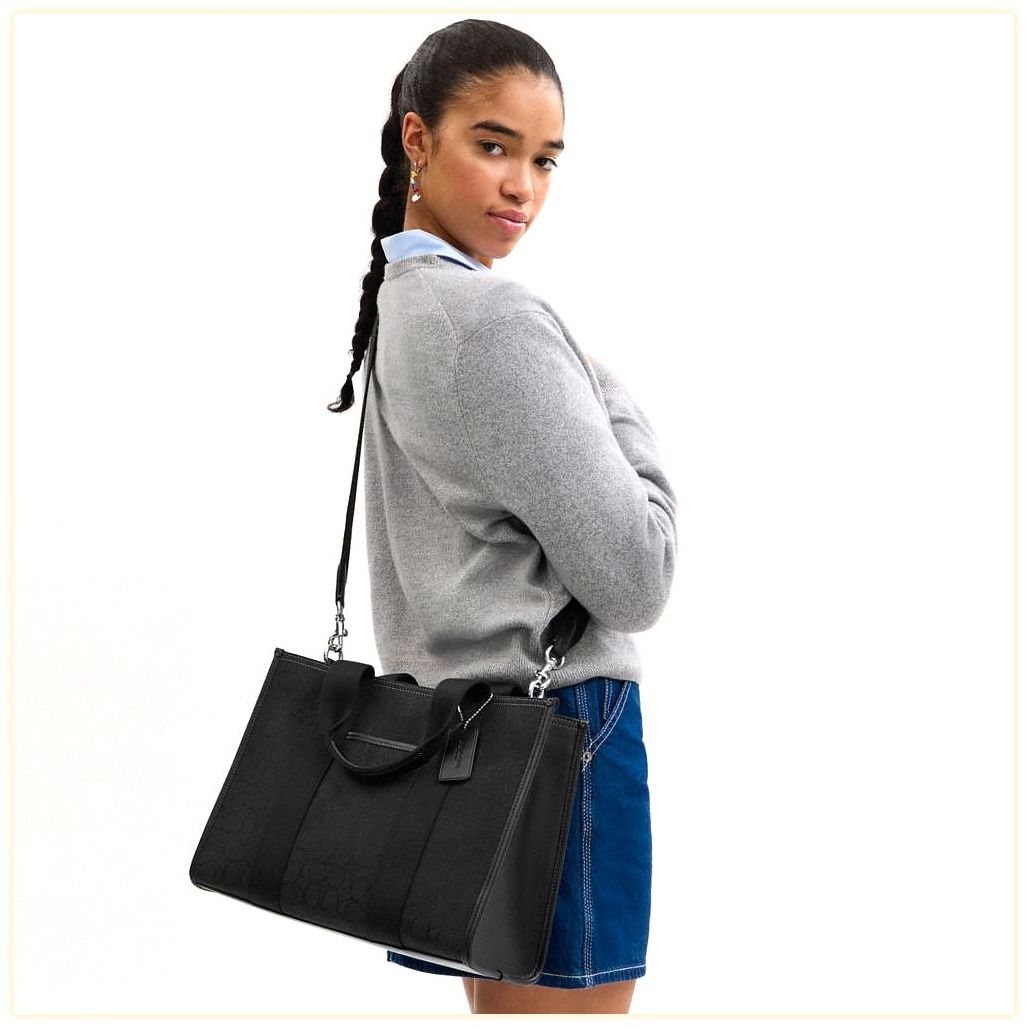 코치 Smith Tote Bag In Signature Jacquard 이미지