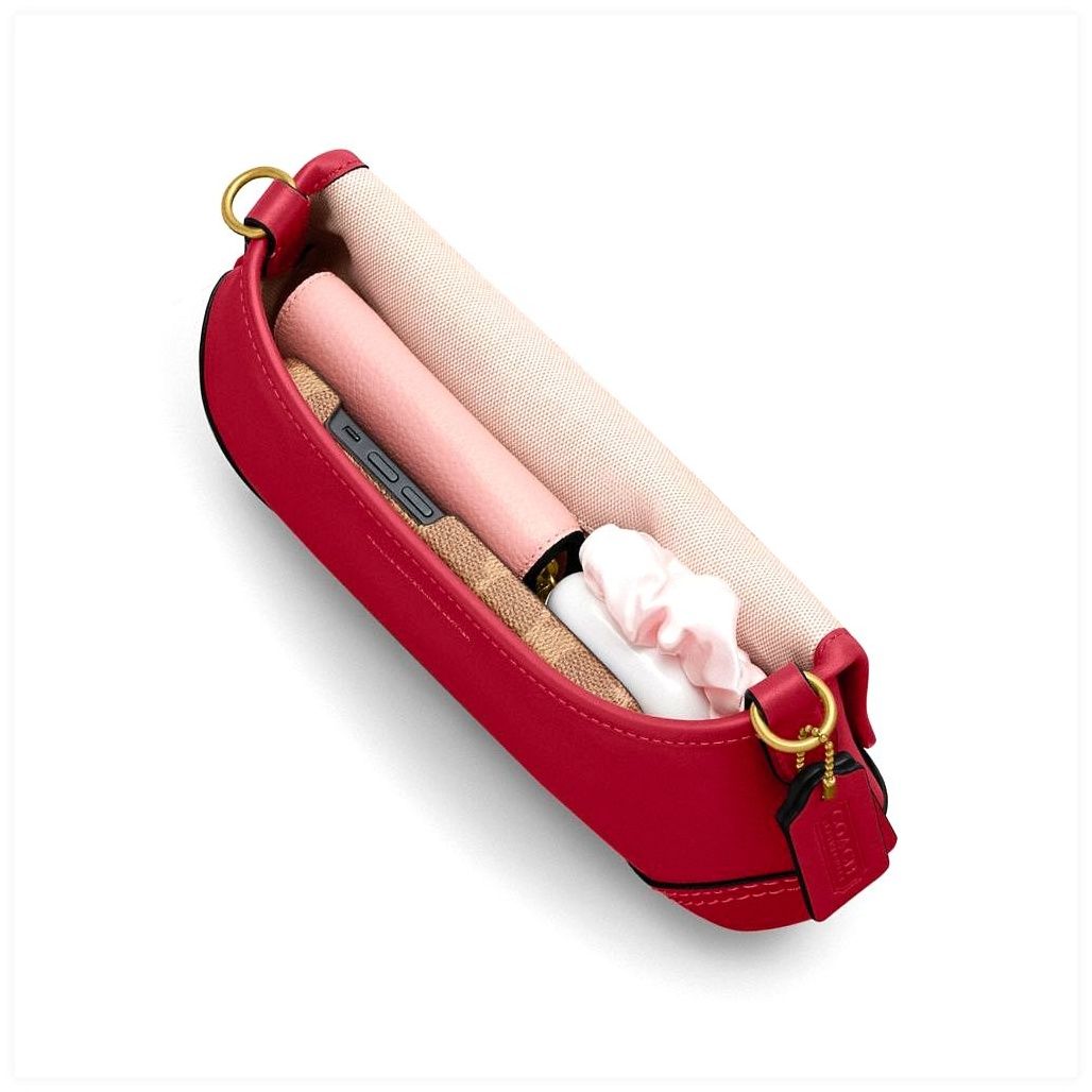 코치 Soho Flap Bag In Regenerative Leather 이미지